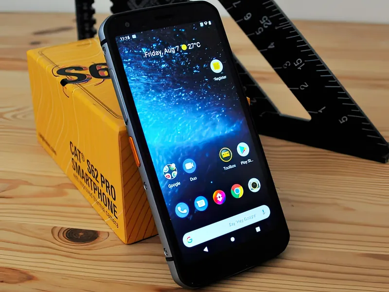 The 5.7-inch display and home screen, with the retail box behind
