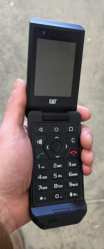What comes in the box: phone, quick start guide, charging brick, USB cable and adapter