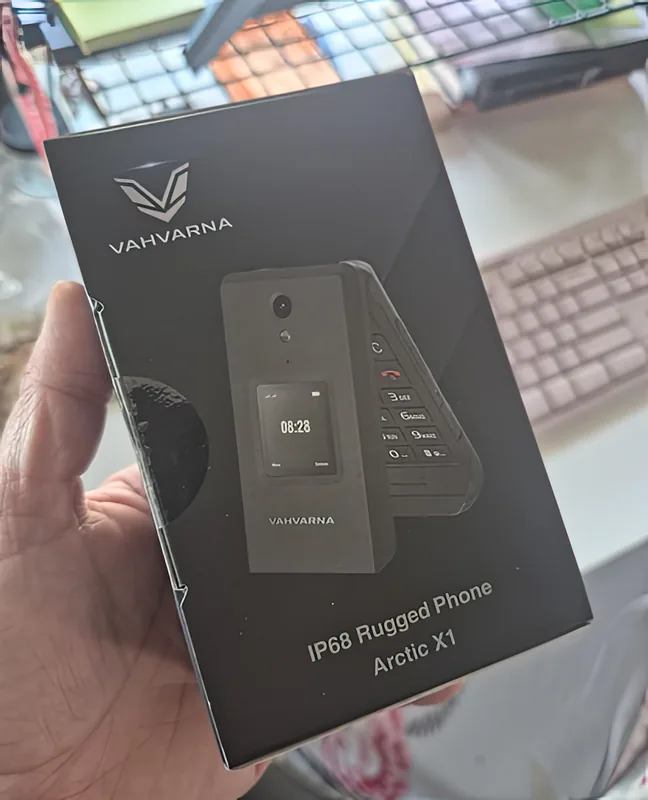 The retail box, marked IP68 Rugged Phone Arctic X1